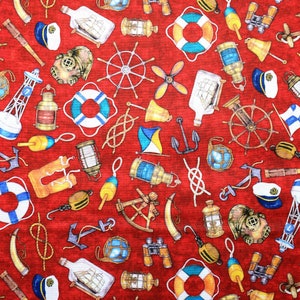 Roter maritimer Quilt Stoff: Segelausrüstung, Leuchttürme - Preis per halben Meter