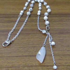 Necklaces Gemstone: White Howlite, White Quartz Calla Lily Flower Pendant, Lariat  60cm