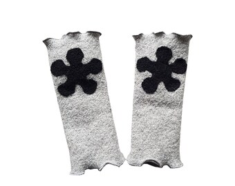 Wrist warmers made from wool walk