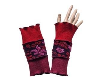 Wrist warmers made from wool walk