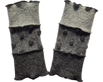 Wrist warmers made from wool walk