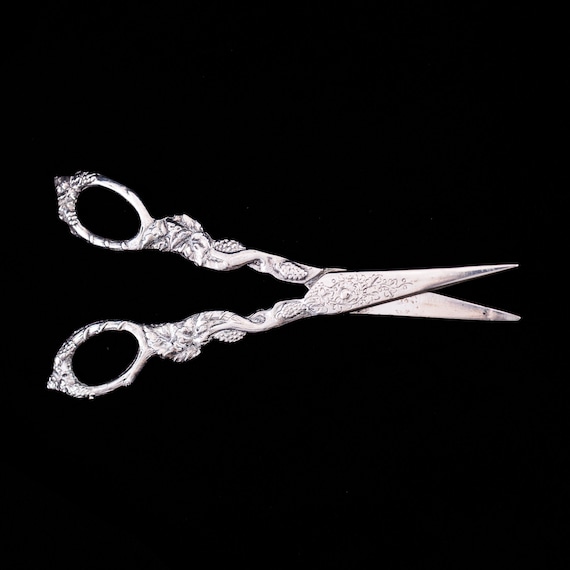 エレガントなブドウの木のデザインが施されたヴィンテージ