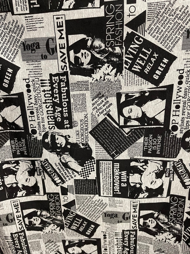 Puede incluir: Tela estampada en blanco y negro con un dise&ntilde;o de estilo peri&oacute;dico. La tela presenta im&aacute;genes de mujeres, texto y formas geom&eacute;tricas. El texto incluye frases como "Save Me!" y "Spring Fashion".