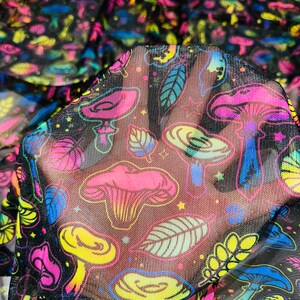 Nytt Magic Mushrooms-designtryck på högkvalitativt nylonnät med 4-vägs stretch 58/60” bild 8