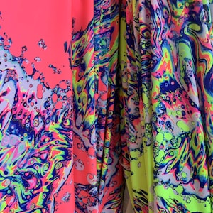 Neuer UV-Licht reflektierender Stoff Lava abstraktes Design auf Nylon-Spandex 4-Wege-Stretch 58/60 &quot;Verkauft von der YD. Schiffe weltweit aus Los Angeles, CA