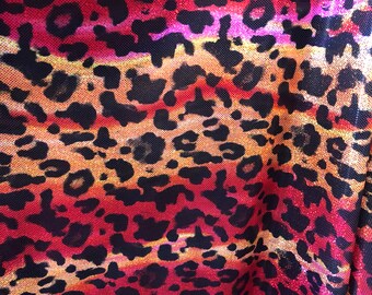 Nuevo diseño holográfico de leopardo sobre nailon spandex elástico en 4 direcciones, 147/152 cm. Se vende por yarda. Envíos a todo el mundo desde Los Ángeles, California, EE. UU.