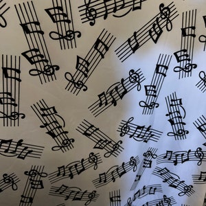 Music Notes-ontwerpprint op nylon spandex van hoge kwaliteit die in 4 richtingen rekbaar is: 58/60 inch (verkocht per jaar). Verzending wereldwijd vanuit Los Angeles, Californië