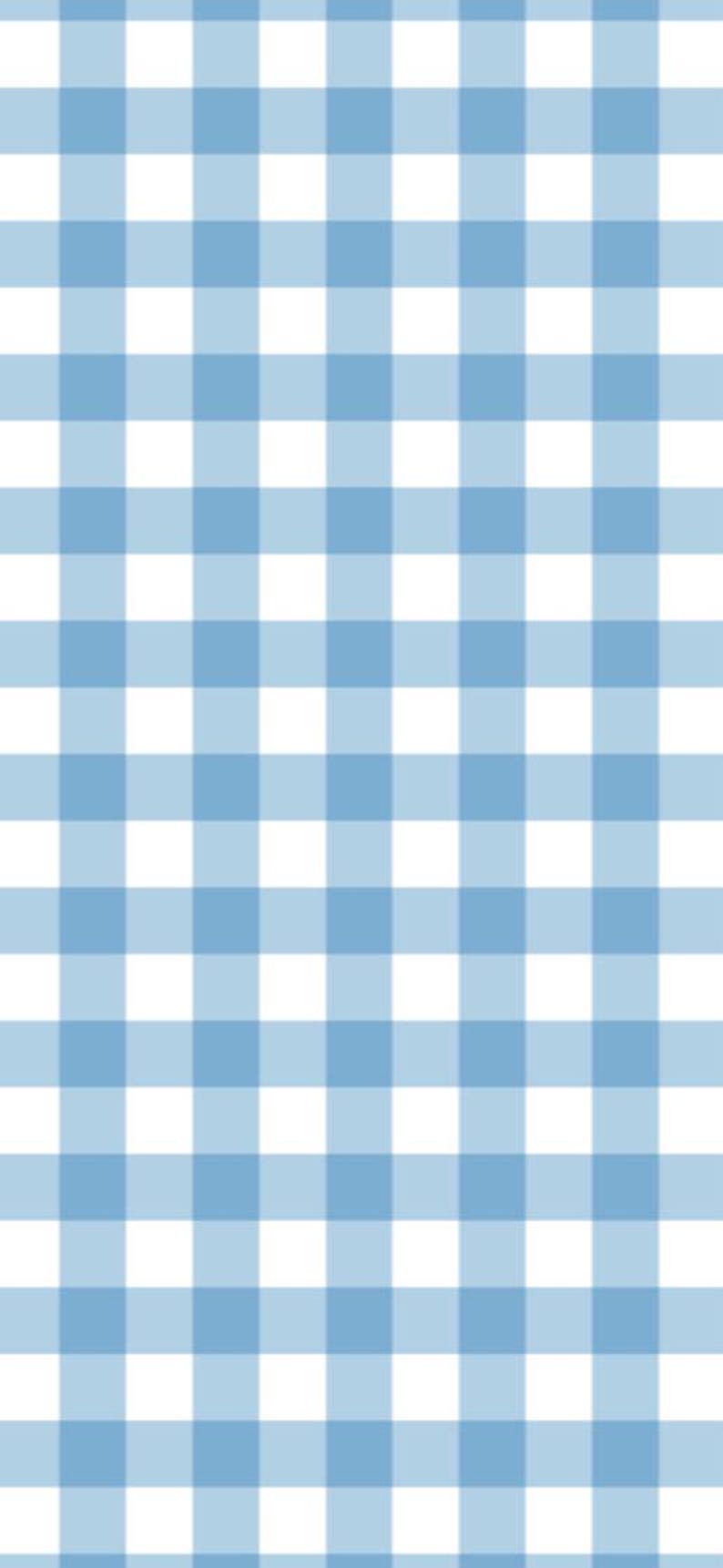 K&ouml;nnte beinhalten: Ein nahtloses Muster aus abwechselnd wei&szlig;en und hellblauen Quadraten. Das Muster erinnert an eine Gingham-Tischdecke.