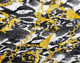 Nieuwe dierenprint met merkdesign met gouden kettingen en kwastjes op poly spandex, in 4 richtingen rekbaar middelzwaar 58/60" Verkocht per jaar.