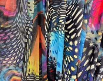 Diseño de safari con estampado animal múltiple en nailon y spandex de la mejor calidad y spandex de malla resistente, elástico en 4 direcciones, 58/60”. Se vende por yarda.