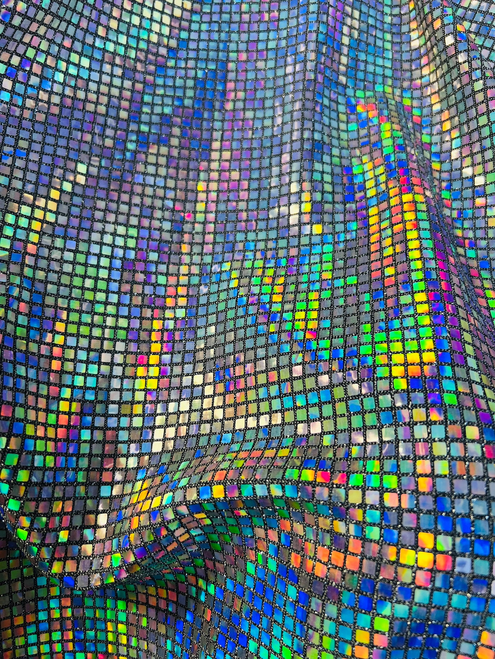 new-square-hologram-sequins-5mm-spectrum-color-on-metallic-nylon-base-2