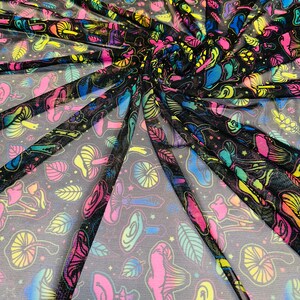 Nytt Magic Mushrooms-designtryck på högkvalitativt nylonnät med 4-vägs stretch 58/60” bild 10
