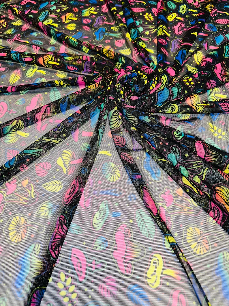Nytt Magic Mushrooms-designtryck på högkvalitativt nylonnät med 4-vägs stretch 58/60” bild 10