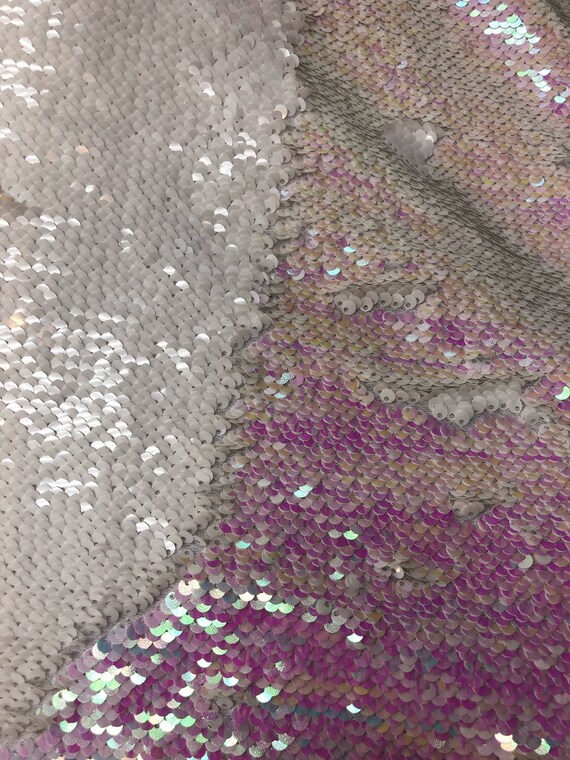 Sirène des paillettes irisées 2tone base blanc avec base 2tone de spandex 2 voies extensible 58/60 Sirène des paillettes irisées 2tone base blanc avec base 2tone de spandex 2 voies extensible 58/60