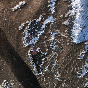 Nieuw opklapbare pailletten omkeerbare pailletten 2-kleurig taupe/zilver op spandex basis 2-weg stretch 58/60&quot; Verkocht per jaar. Wordt wereldwijd verzonden vanuit L.A CA