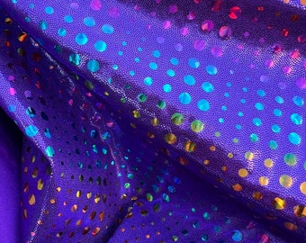 Nuevo diseño disco iridiscente. Holograma morado sobre nailon spandex metalizado. Elástico en 4 direcciones. 147/152 cm. Se vende por yarda. Envíos a todo el mundo desde Los Ángeles.