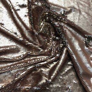 Doffe blush/glanzende blush omkeerbare pailletten opklapbare pailletten op spandex basis 2-way stretch 58/60&quot; Verkocht per meter. Wordt wereldwijd verzonden vanuit L.A CA