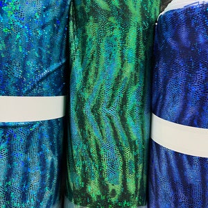 Nuovo design Disco cobra Nylon spandex con lamina olografica 4way Stretch 58/60” Venduto a YD. Spedizioni in tutto il mondo da Los Angeles California USA