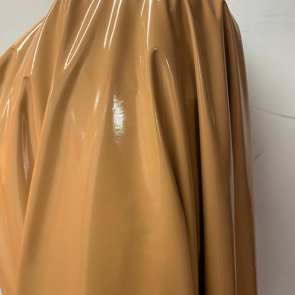 Shiny Latex Cappuccino Farbe Nylon Elasthan 4way Stretch 58/60" Verkauft von der YD. Schiffe weltweit aus Los Angeles California USA.