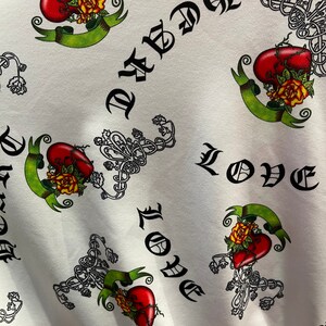 Toller Love design Druck auf Poly-Spandex weiß/rot 4-Wege 58/60 ” Schiffe weltweit von Los Angeles Kalifornien USA.