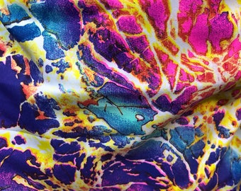 Nueva tela reflectante de luz ultravioleta con diseño abstracto sobre nailon spandex grueso, elástica en 4 direcciones, 147/152 cm. Se vende por yarda. Envíos a todo el mundo desde Los Ángeles, CA.