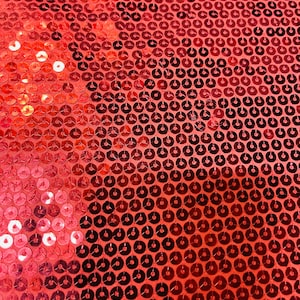 Novo, com lantejoulas brilhantes de 5 mm bordadas em base de elastano, com elasticidade bidirecional, 142/152 cm. Vendido por unidade. Enviado para todo o mundo a partir de Los Angeles, Califórnia.