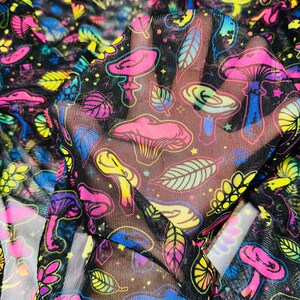 Nytt Magic Mushrooms-designtryck på högkvalitativt nylonnät med 4-vägs stretch 58/60” bild 7