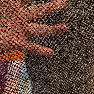 Glittervisnet Zwart/zilver 2-way stretch 58/60&quot; Verkocht door de YD. Wordt wereldwijd verzonden vanuit Los Angeles, Californië, VS.