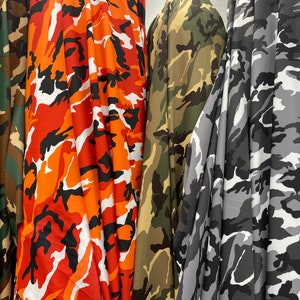 Design mimetico, nylon spandex di alta qualità, elasticizzato in 4 direzioni, 58/60&quot;. Venduto al metro quadro. Spedito in tutto il mondo da Los Angeles, California, USA.