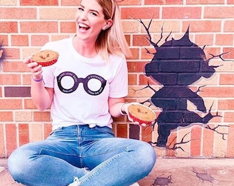 I Never Look Back Darling, It Distracts From The Now, Graphic Tee, incredible tshirt, edna mode shirt, theme park shirts, kids movie tshirt