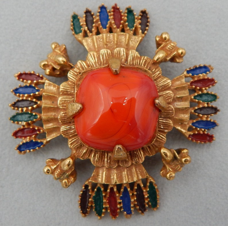 CASTLECLIFF Larry Vrba 1973 Aztec Design