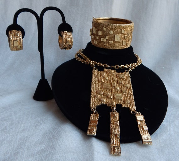 NAPIER Brutalist Necklace Cuff & Earrings - Franci