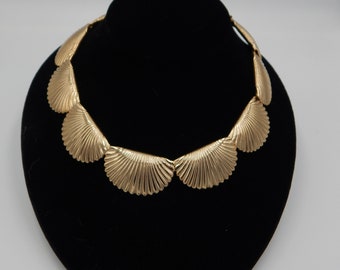 NAPIER Seashell Scallop Collar Necklace - 1950 Era