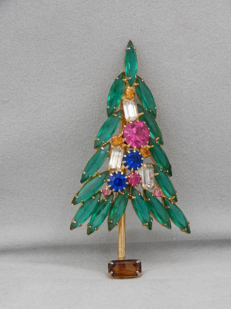 Festive CHRISTMAS TREE Pin Open Back Rhinestones