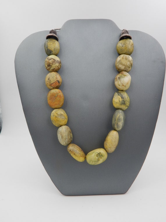 GRAND Green Stone Statement Necklace - 1980 Deligh