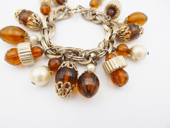 NAPIER Lucite Charm Faux Pearl Charm Bracelet - 1… - image 7