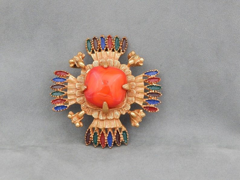 CASTLECLIFF Larry Vrba 1973 Aztec Design