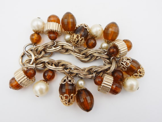 NAPIER Lucite Charm Faux Pearl Charm Bracelet - 1… - image 4