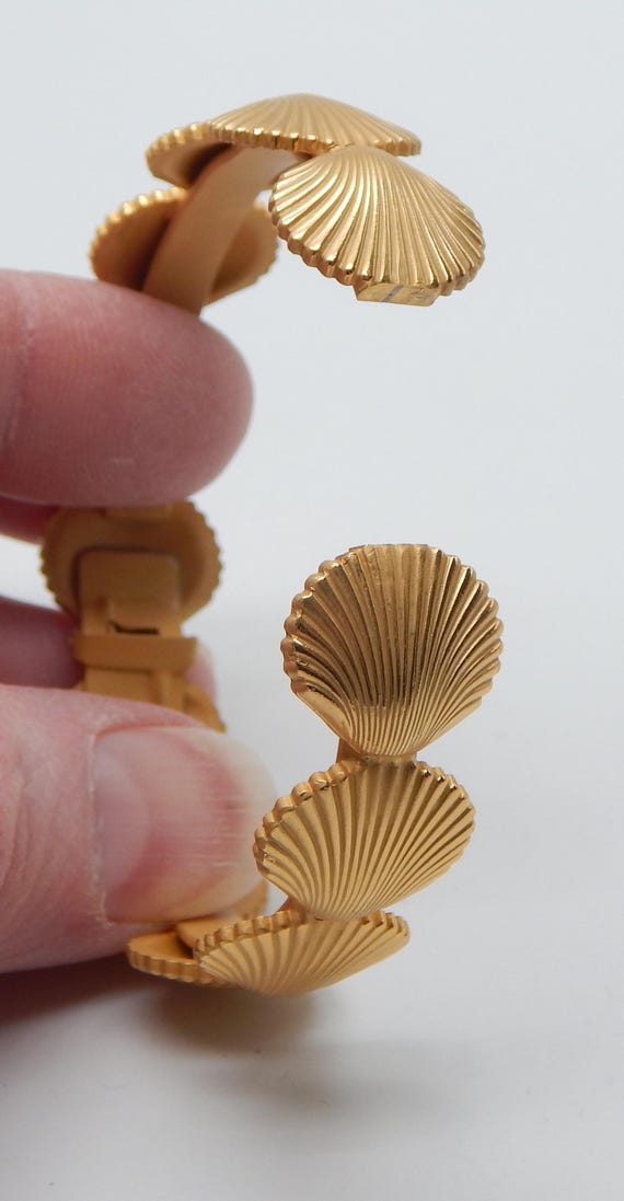 Vintage Whiting & Davis Seashell Clamper Bracelet… - image 5