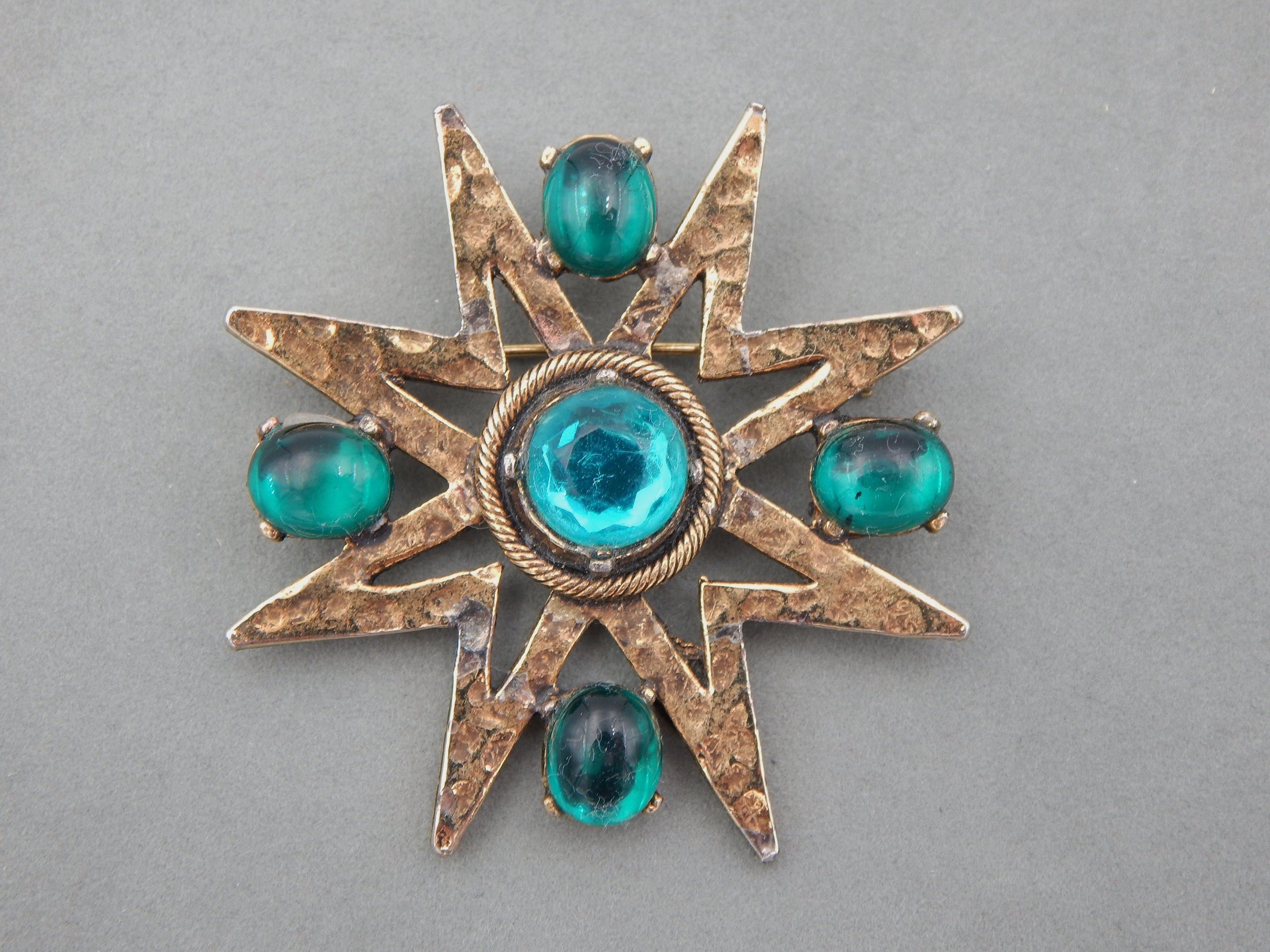 HATTIE CARNEGIE Green Star Celestial Pin Brooch - Etsy display picture 3