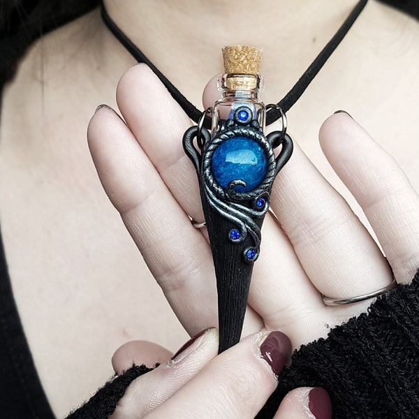 Pendentif sorcière rempli de jade bleu, fiole fantaisie, amulette corne de forêt avec pierre, tour de cou cosplay elfique fantaisie, pendentif corne noire