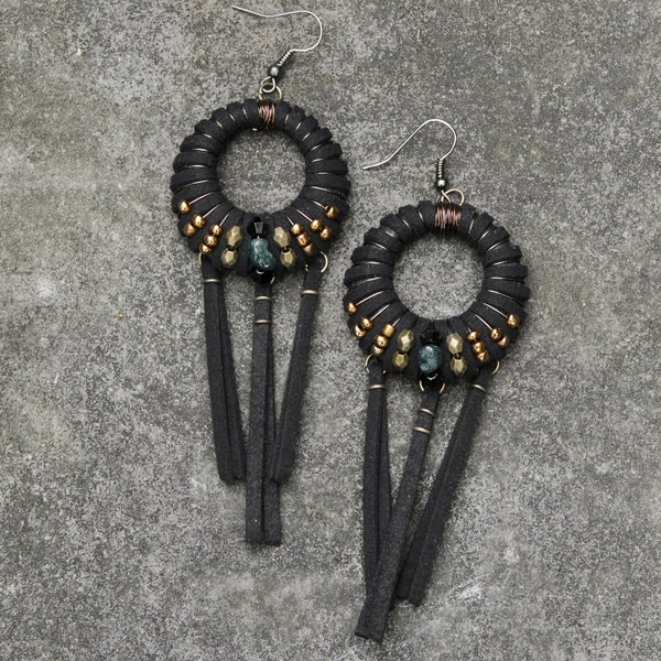 Witch earrings with moss agate and metal beads, fantasy elf earrings, long witchy earrings with stone, boho witch jewelry black gold