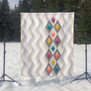 Patrones de colcha moderna de Krista Moser, corte suelto, regla de diamante grande de 60 grados, patrón impreso, envío gratuito a EE. UU. imagen 11