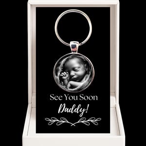 Llavero "Hasta pronto, papá" - Regalo de ecografía para papá - Doble cara - Tarjeta con cita incluida - Recuerdo de revelación de embarazo - Incluye caja de regalo