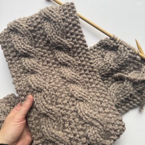 Grobstrick Zopfschal Strickmuster, Zopfschal Anfängermuster, Einfaches Zopfschal Strickmuster