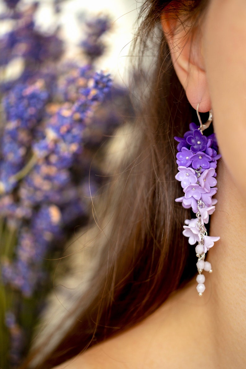 Kronleuchter Blumen Ohrringe, hängende lange Ohrring, Hochzeitsohrringe, Ombre Ohrringe, Flieder und Violette Farbe Ohrringe, Flieder Blumen Ohrringe Bild 1