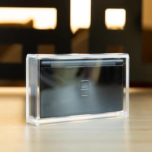 DS Lite Konsolensystem CartVault Acrylaufbewahrung für Retro Videospiele Tablett Sammlergehäuse