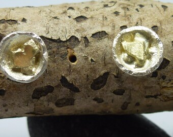 handgemaakte, echte unieke stukken, fairtrade zilveren/gouden oorknopjes van Scherkschmuck.