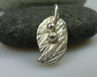 silver pendant, fair trade material, handmade jewellery, structured, really unique.