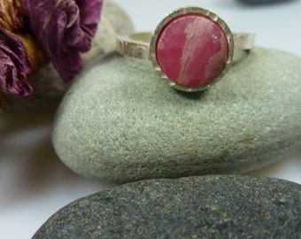 Rhodochrosit ein Edelstein,Silberring,handgefertigt,echtes unikat,strukturiert,fairtrade Silber.